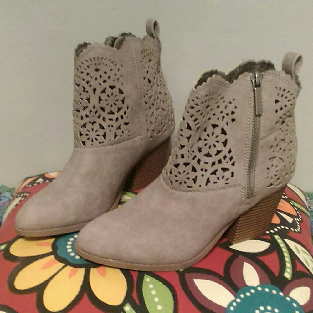 Gray sueded booties EUC!!!